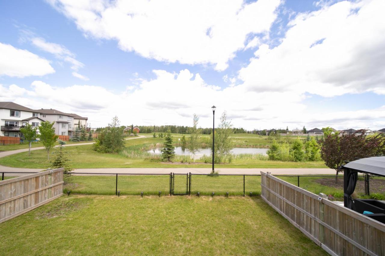 Lakeview Luxury Home - Double Garage Parking - Foosball Table - King Beds - Fast Wi-Fi -Free Netflix Едмонтон Екстер'єр фото